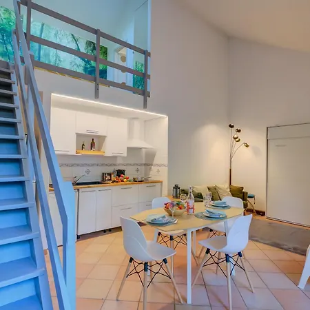 France Apartment With Garden, Pool & Tennis - Happy Rentals