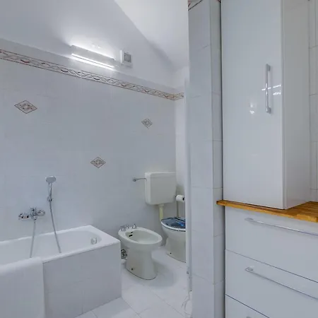 France Apartment With Garden, Pool & Tennis - Happy Rentals Feriehus