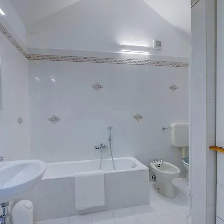 France Apartment With Garden, Pool & Tennis - Happy Rentals Ispra