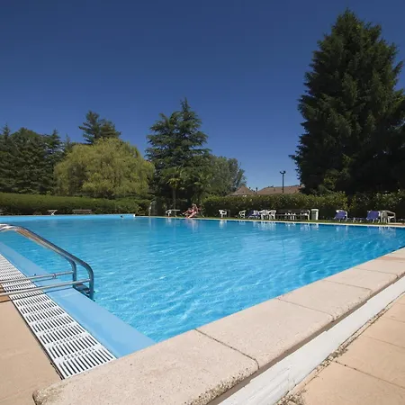 France Apartment With Garden, Pool & Tennis - Happy Rentals