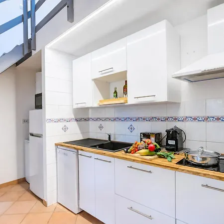 France Apartment With Garden, Pool & Tennis - Happy Rentals