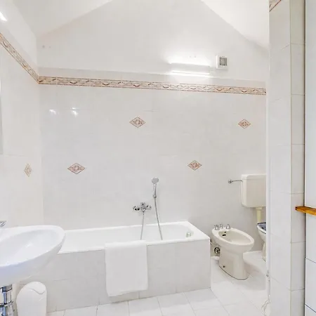 France Apartment With Garden, Pool & Tennis - Happy Rentals