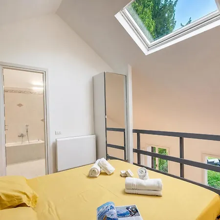 France Apartment With Garden, Pool & Tennis - Happy Rentals Ispra