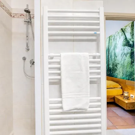 France Apartment With Garden, Pool & Tennis - Happy Rentals * Ispra