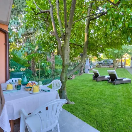 France Apartment With Garden, Pool & Tennis - Happy Rentals Feriehus Ispra